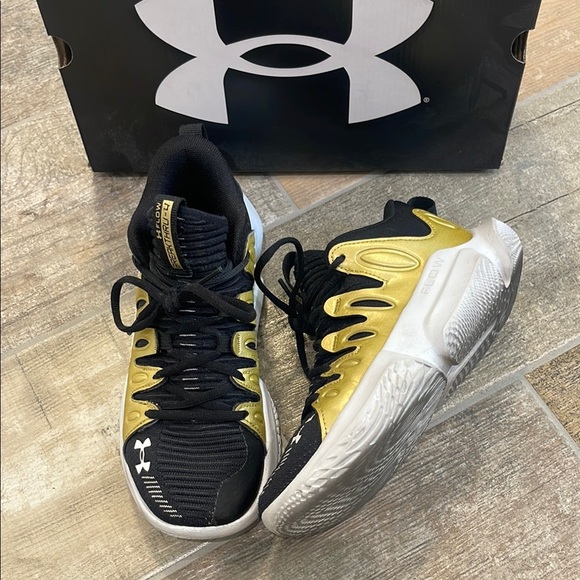 Under Armour Womens UA W Flow Breakthru 4 Black & Gold Basketball Sneakers 7 - Picture 1 of 10
